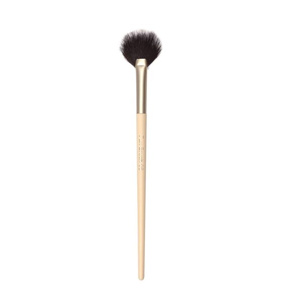 Milagro Beauty Fan Brush 08 – Feather-Light Makeup Brush for Highlighter, Blush, Shimmer & Bronzer, Soft, Diffused Application, Vegan Bristles, Perfect for Finishing Touches