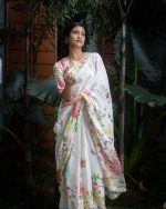 C J Enterprise Women's Jacquard Silk Banarasi Kanjivaram Style Saree - Image 3