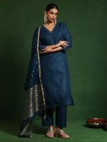 Varanga Women Thread Embroidered Yoke Floral Printed Kurta with Trouser - Image 7