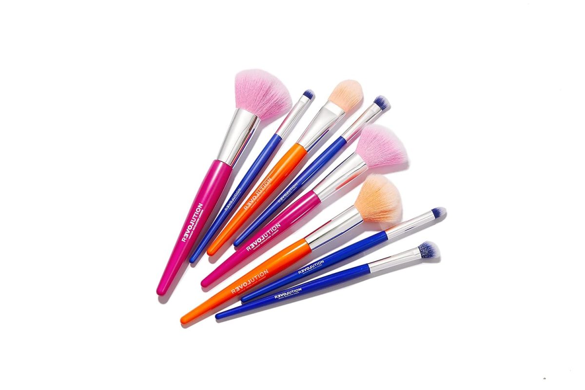 Makeup Revolution Brush Queen Angled Powder Brush Multi - Image 3